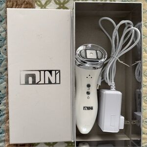 NWT Mini Hufu skin treatment machine